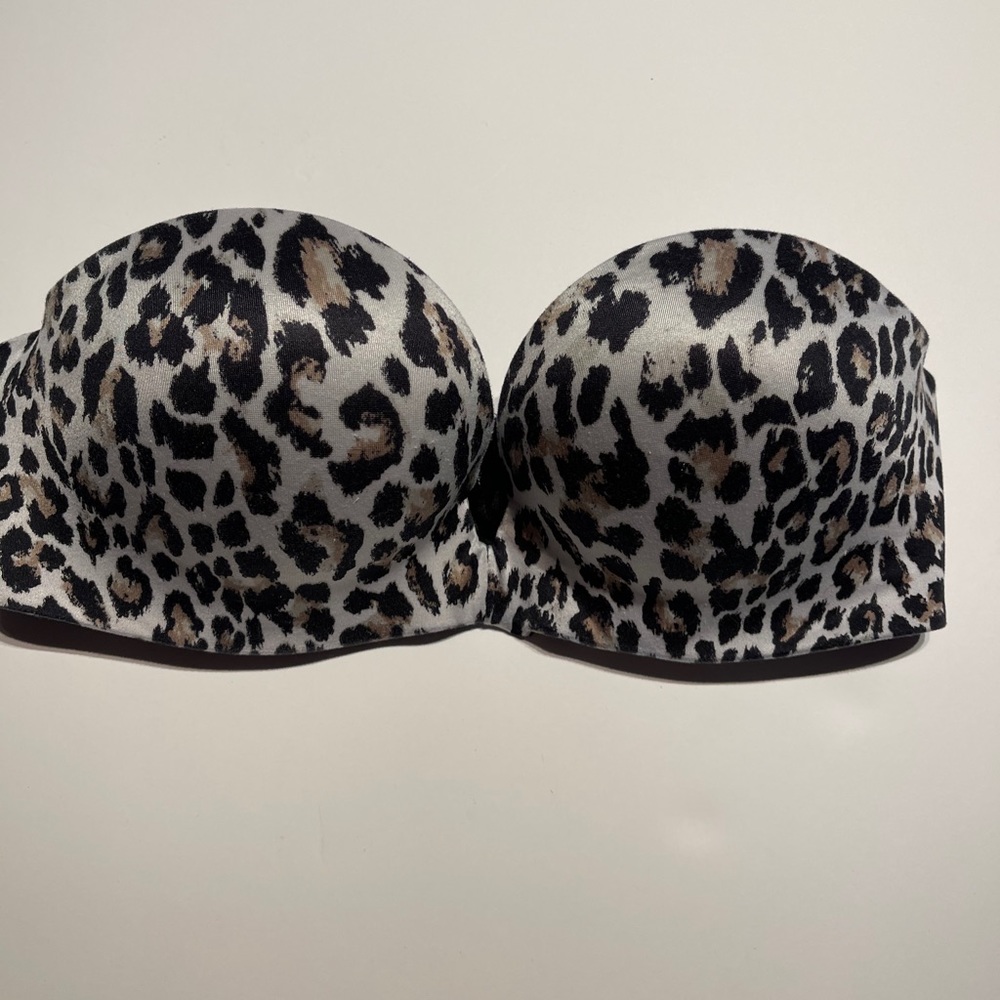 Victoria Secrets : Leopard strapless bra